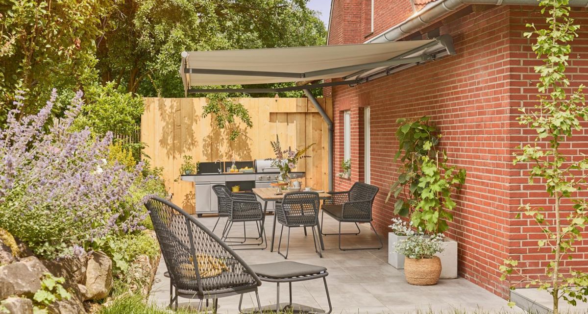 Frimey Halbkassettenmarkise Klinkerwand