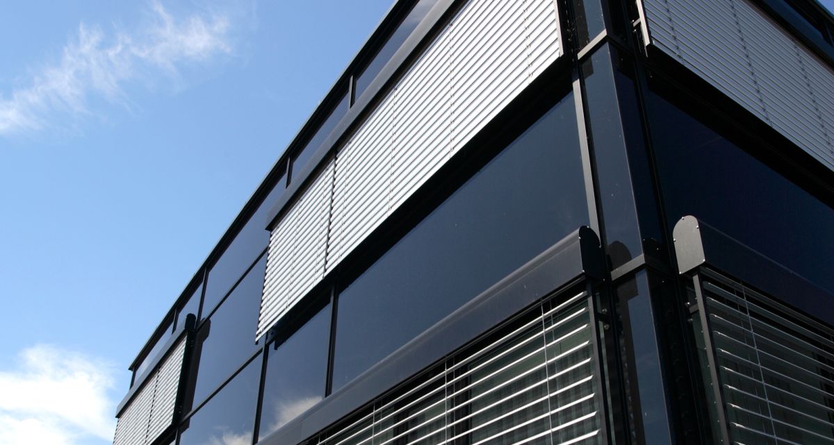 Frimey freitragender Raffstore Gebäude