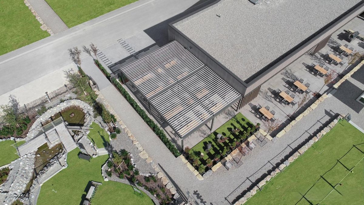 Frimey Sonnenschutz Golfplatz Clubhaus